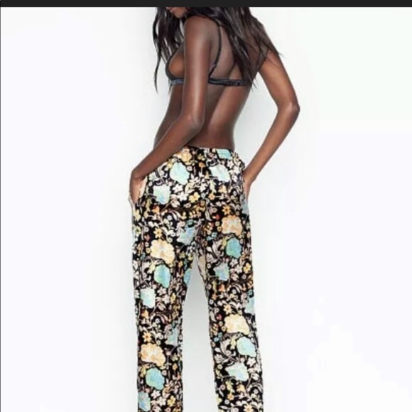 V S FLOUNCY PAJAMAS SET NWT - Picture 6 of 12